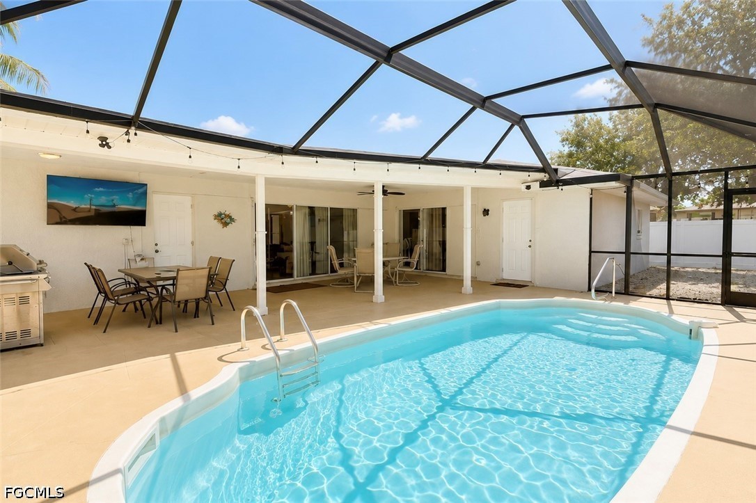 3 Bed Pool Home for Sale in Cape Coral, photo 2