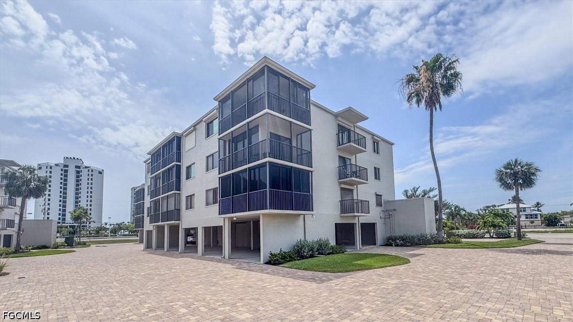 2 Bed Condominium for Sale in Fort Myers Beach, FL, $299,000 — photo 2