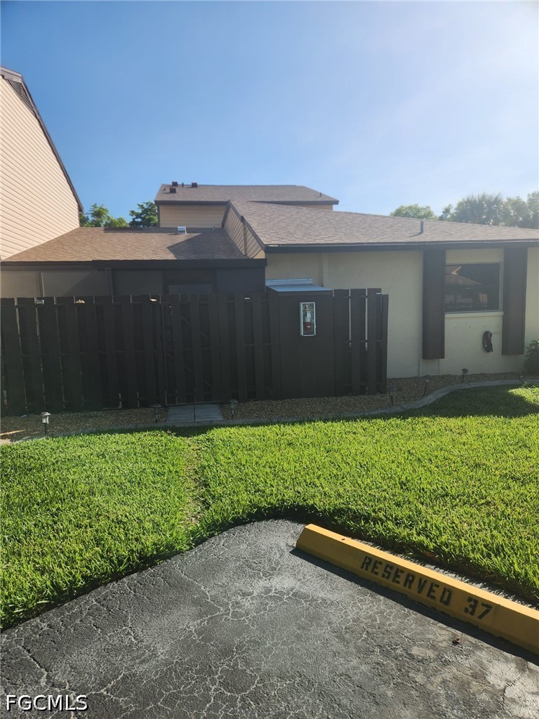 2 Bed Condominium for Sale in Cape Coral, photo 2