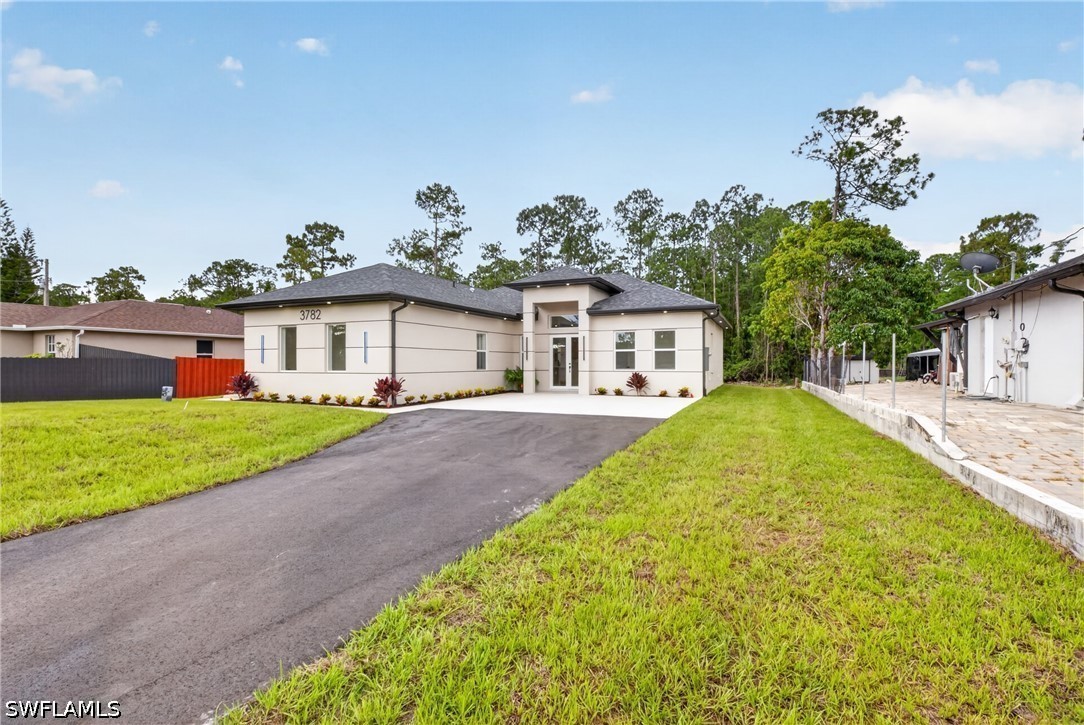 4 Bed SingleFamilyResidence for Sale in Naples, photo 2