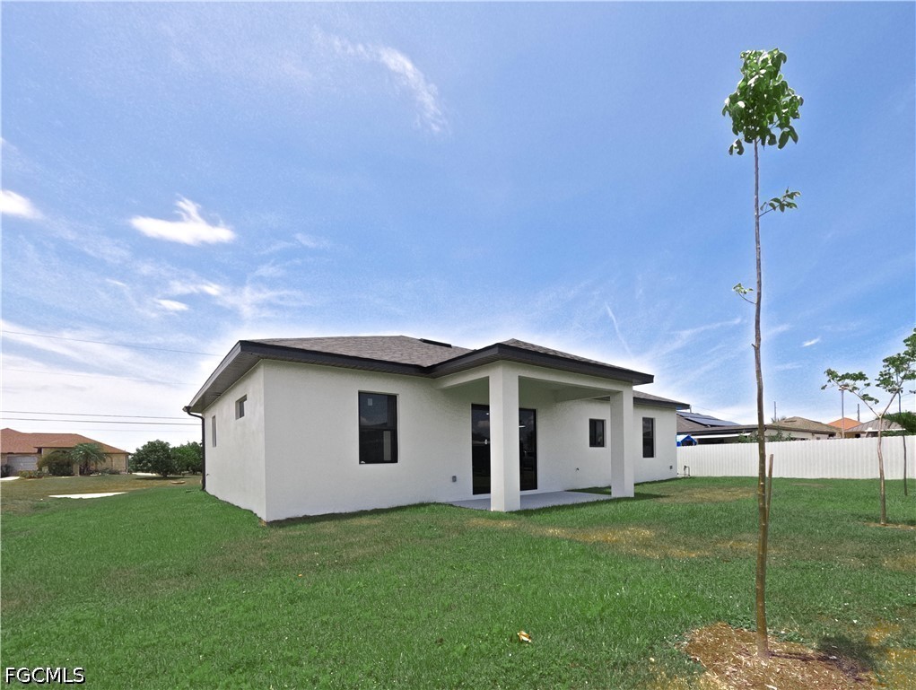 3 Bed SingleFamilyResidence for Sale in Cape Coral, photo 2