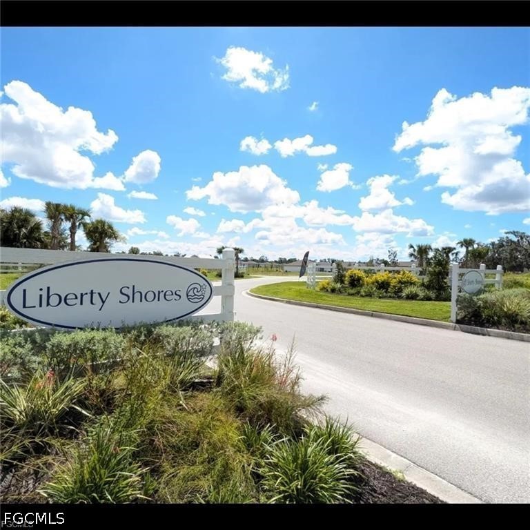 3 Bed Waterfront Home for Sale in Labelle, photo 2