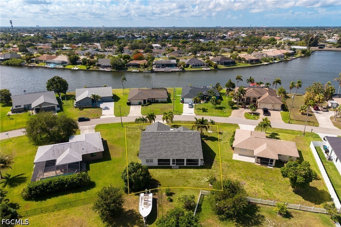 3 Bed SingleFamilyResidence for Sale in Cape Coral, photo 2