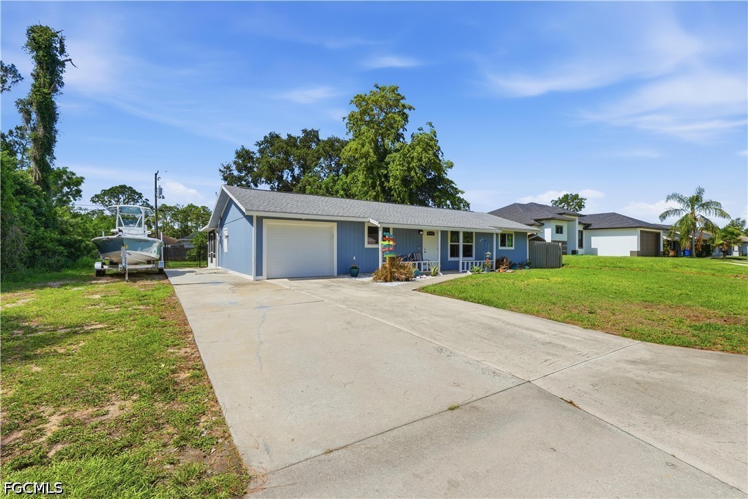 3 Bed SingleFamilyResidence for Sale in Lehigh Acres, FL — photo 2