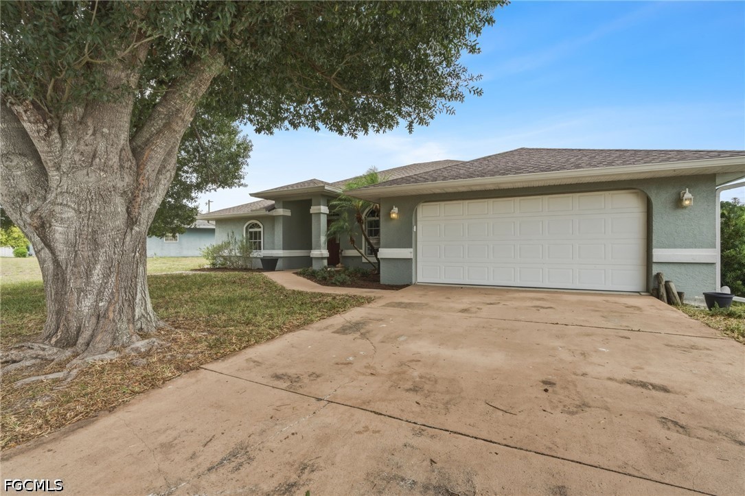 3 Bed SingleFamilyResidence for Sale in Port Charlotte, FL — photo 2