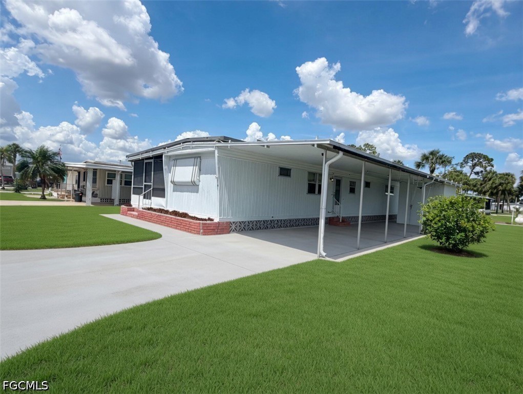 2 Bed ManufacturedHome for Sale in North Fort Myers, photo 2
