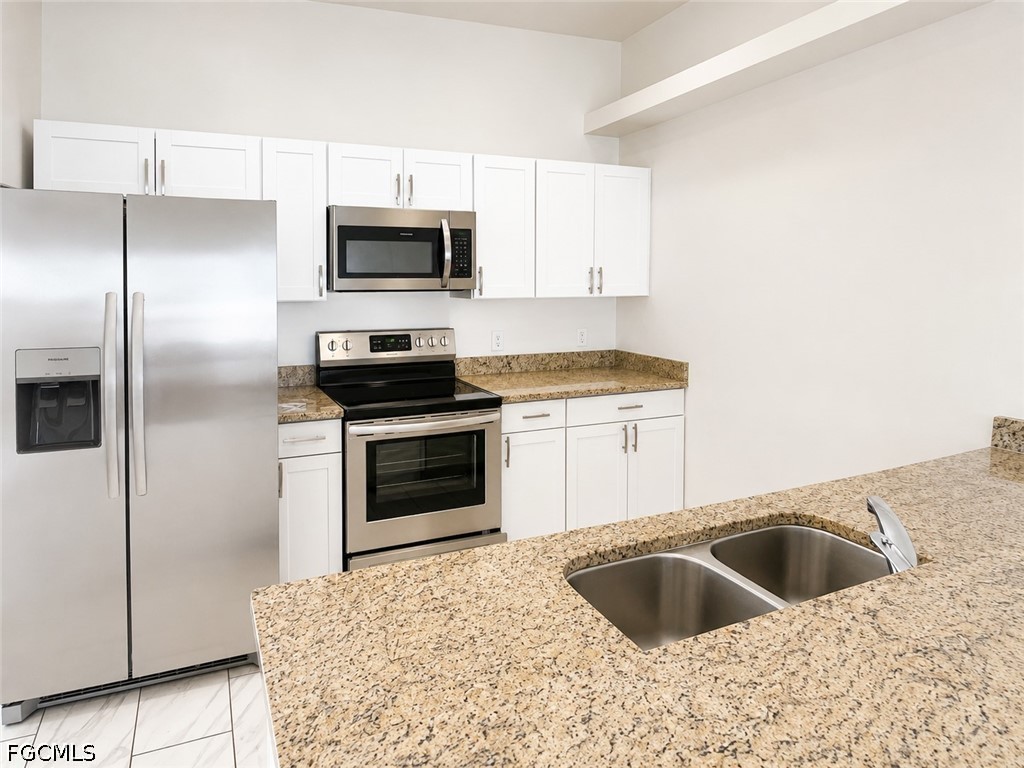 3 Bed Duplex for Sale in Cape Coral, photo 2