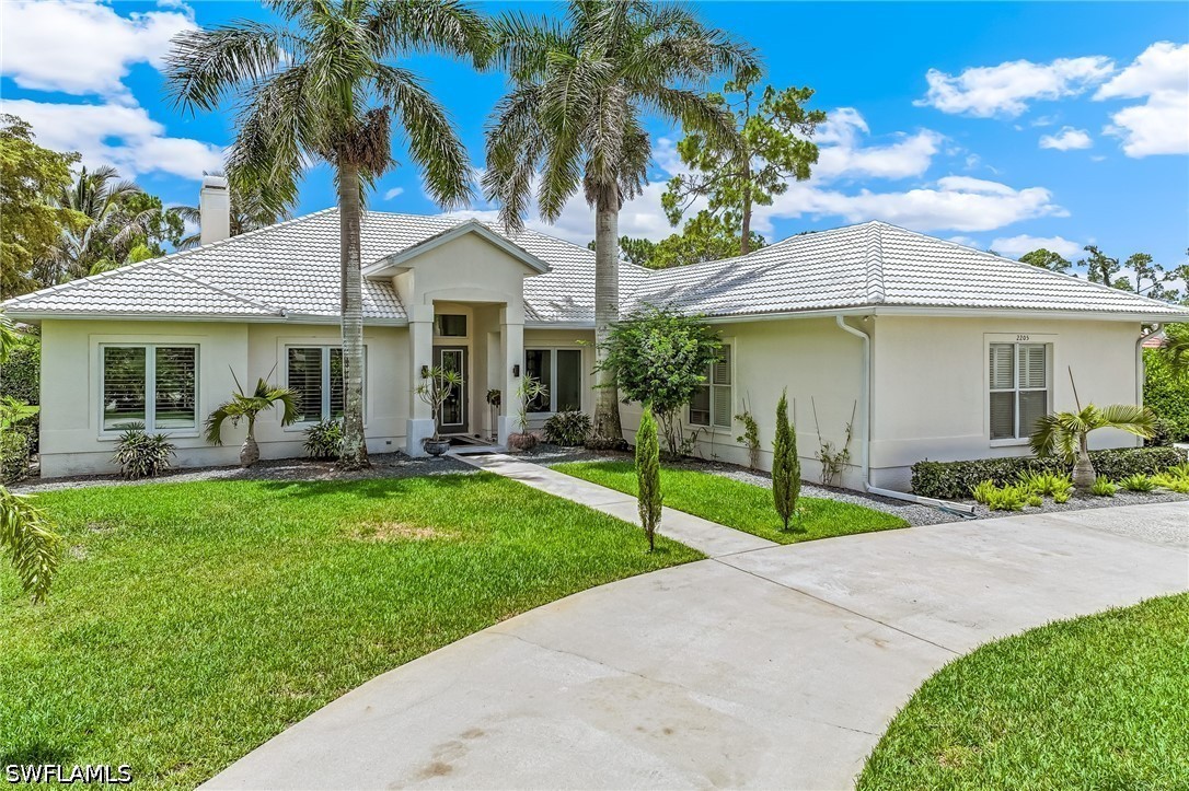 3 Bed Pool Home for Sale in Naples, photo 2