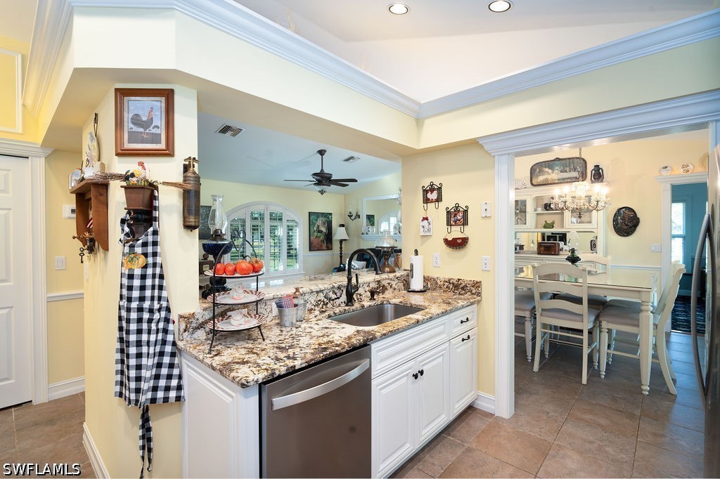 3 Bed SingleFamilyResidence for Sale in Naples, photo 2
