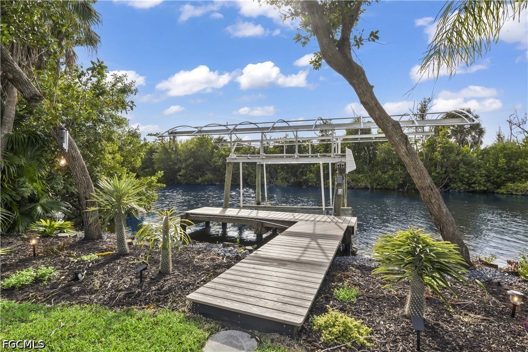 2 Bed Waterfront Home for Sale in Pine Island Cove, photo 2