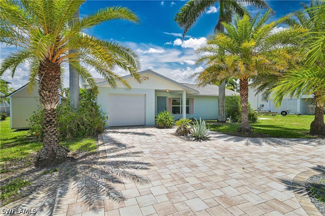 2 Bed Waterfront Home for Sale in Bokeelia, photo 2