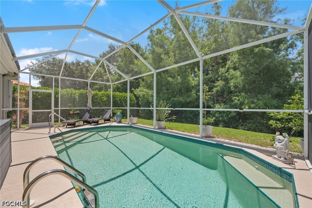 3 Bed Pool Home for Sale in Fort Myers, photo 2