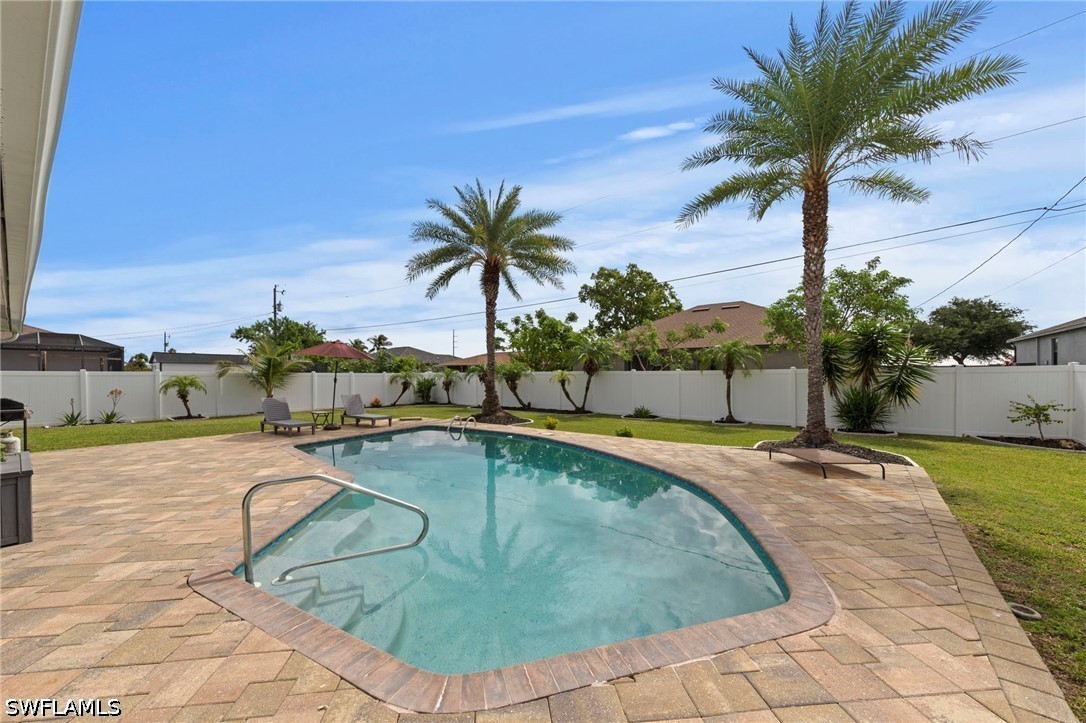 3 Bed Pool Home for Sale in Cape Coral, photo 2