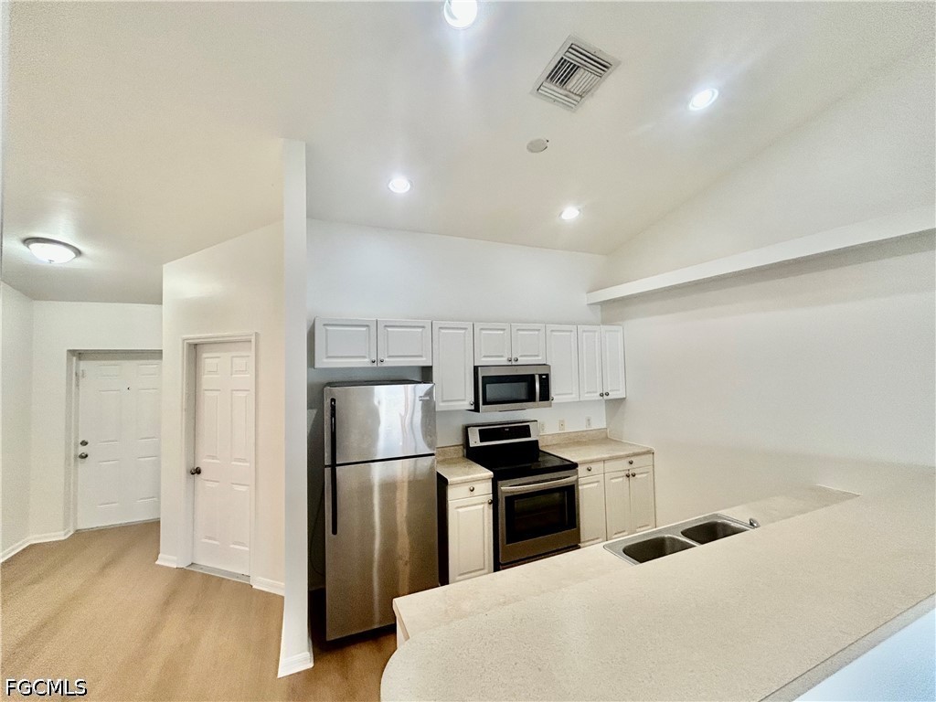 3 Bed Duplex for Sale in Cape Coral, photo 2