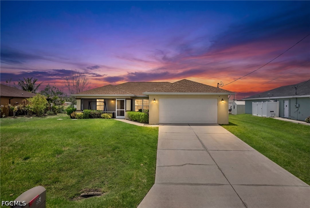 3 Bed Waterfront Home for Sale in Lehigh Acres, photo 2