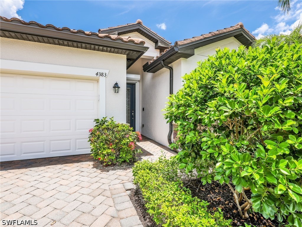 4 Bed Waterfront Home for Sale in Naples, FL, $689,000 — photo 2