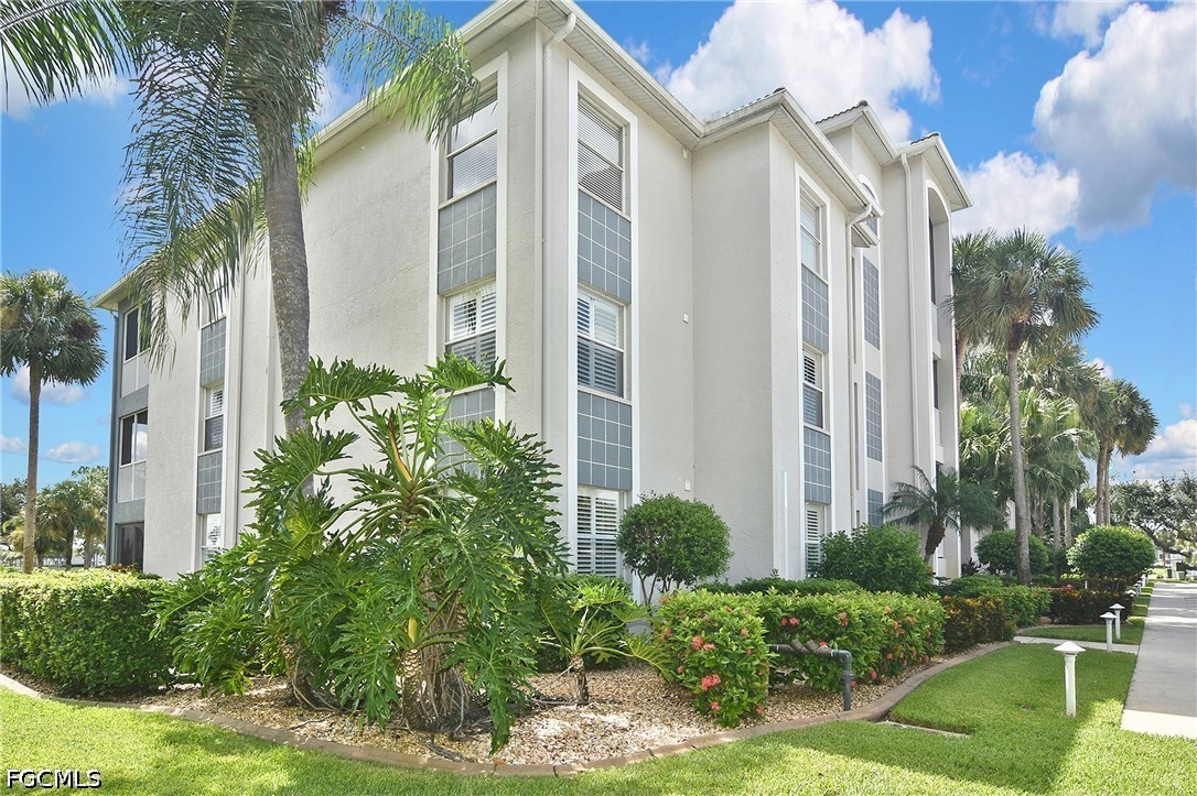 2 Bed Condominium for Sale in Fairway Isles, FL, $274,000 — photo 2