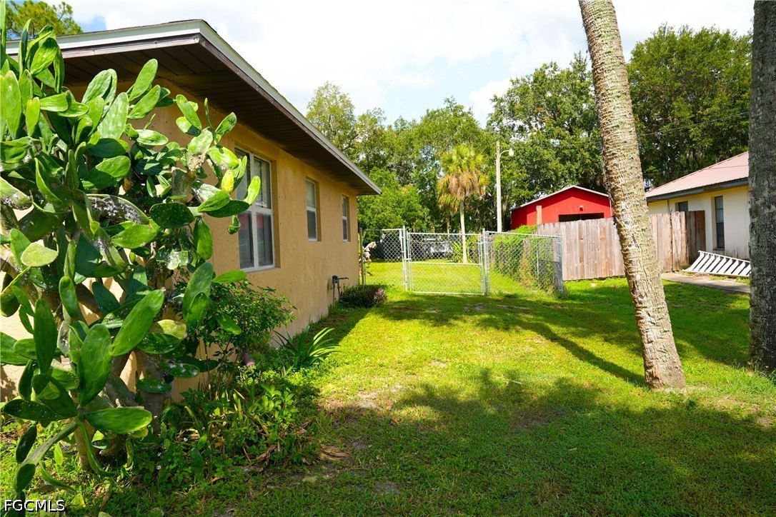 2 Bed SingleFamilyResidence for Sale in Lehigh Acres, photo 2