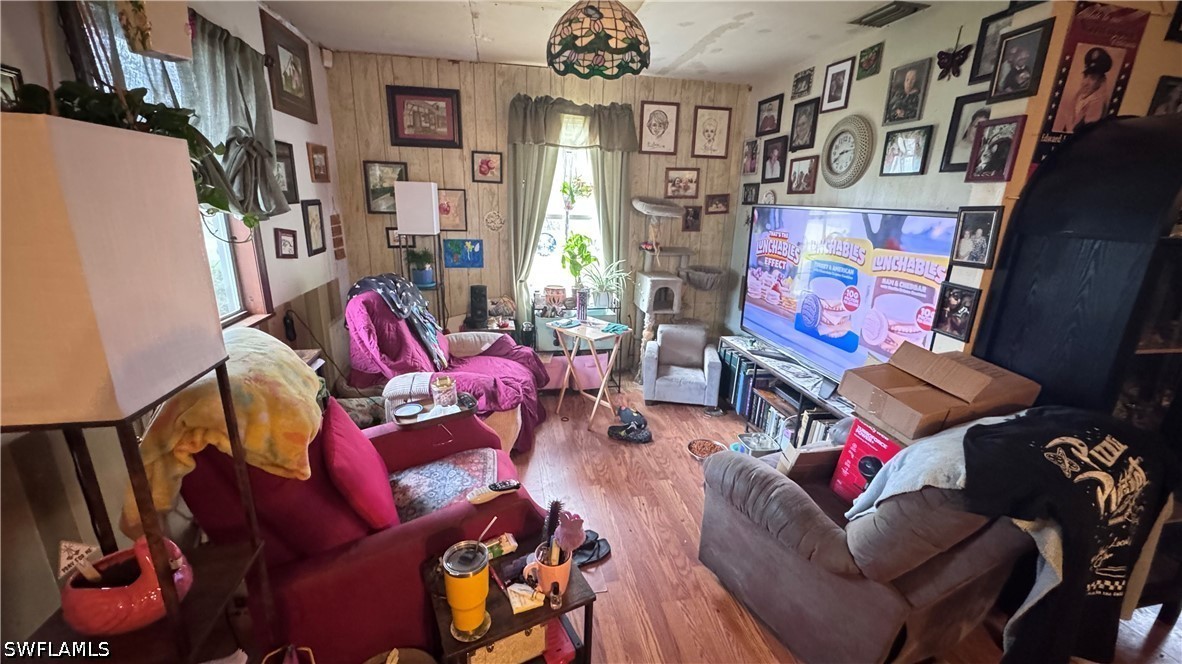 2 Bed SingleFamilyResidence for Sale in Lehigh Acres, photo 2