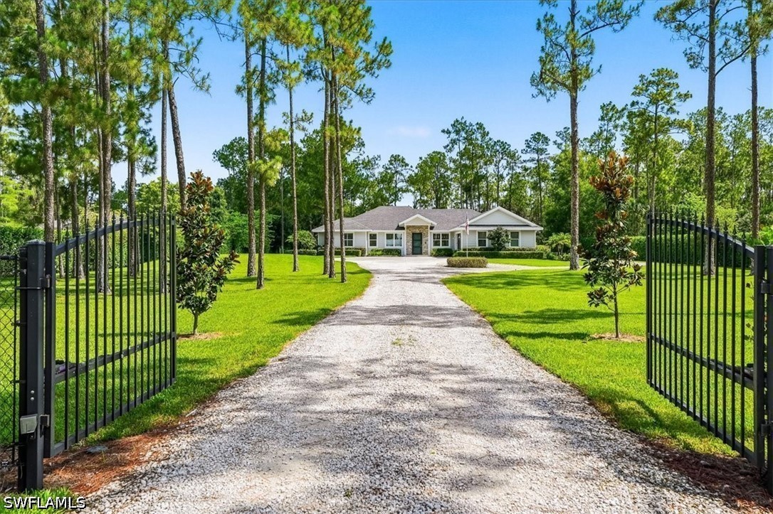 4 Bed SingleFamilyResidence for Sale in Naples, photo 2