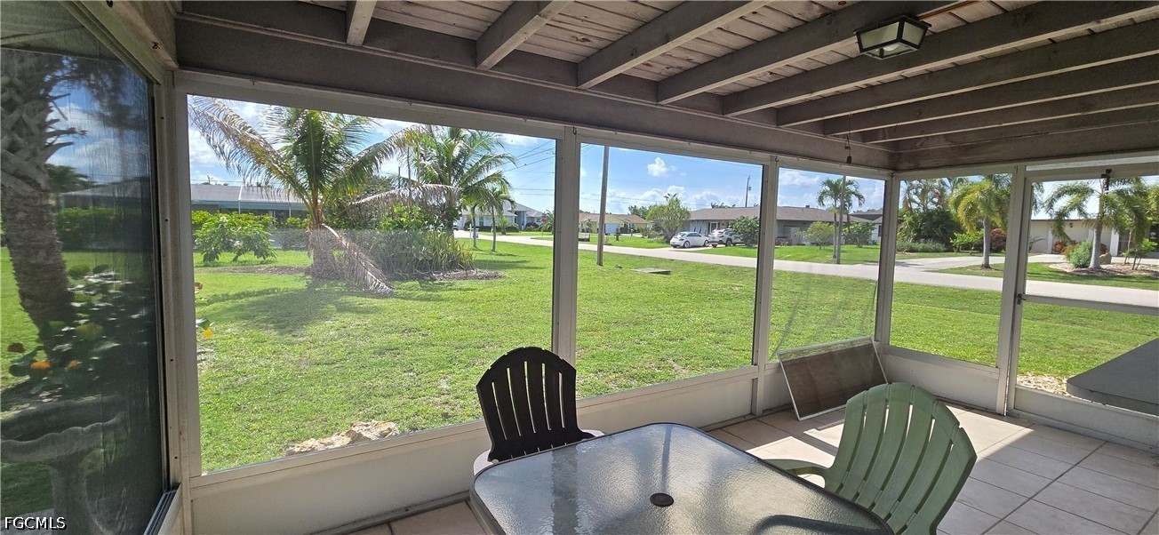 2 Bed SingleFamilyResidence for Sale in Cape Coral, photo 2