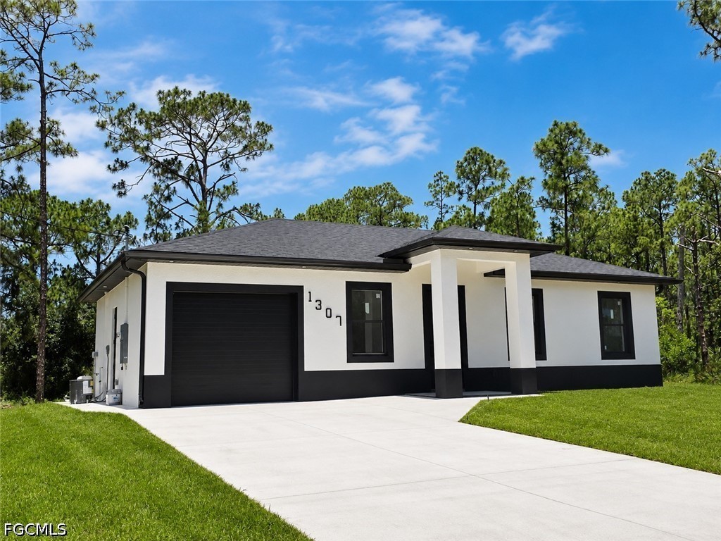 3 Bed SingleFamilyResidence for Sale in Lehigh Acres, photo 2