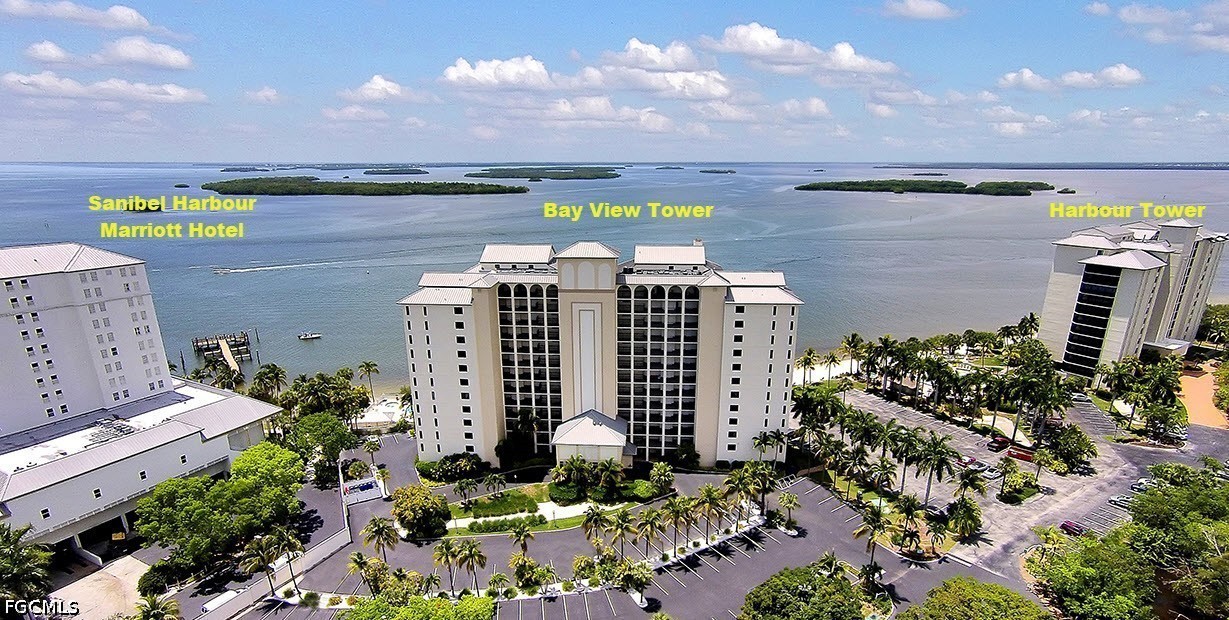 2 Bed Pool Home for Sale in Fort Myers, photo 2