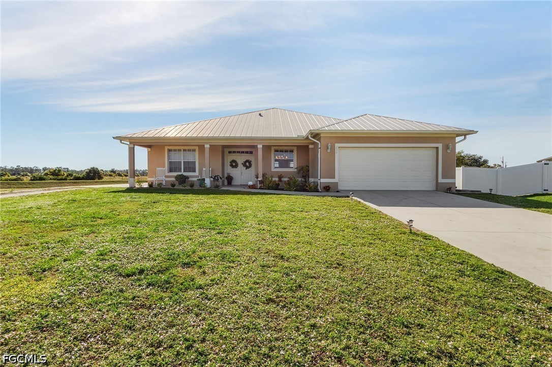 4 Bed SingleFamilyResidence for Sale in Mirror Lakes, FL — photo 2