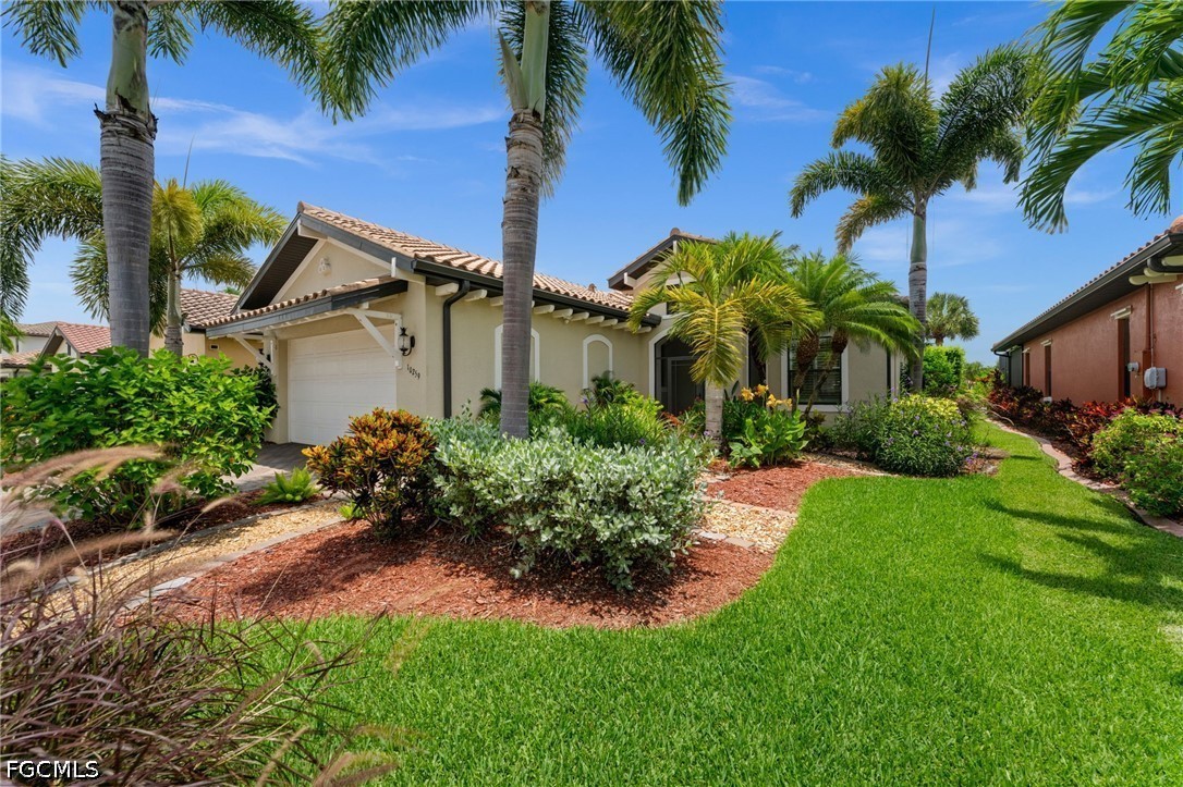 3 Bed Pool Home for Sale in Hampton Park, photo 2