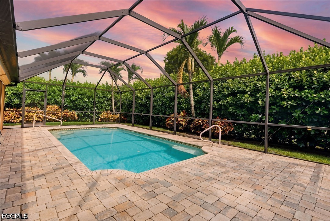 2 Bed Pool Home for Sale in Fort Myers, photo 2