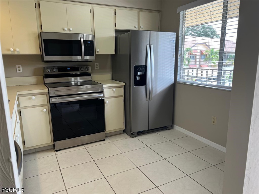 2 Bed Pool Home for Sale in Country Club Village, photo 2