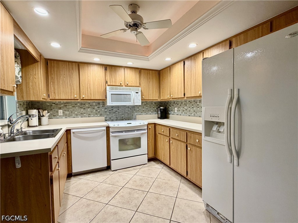 2 Bed SingleFamilyResidence for Sale in North Fort Myers, photo 2