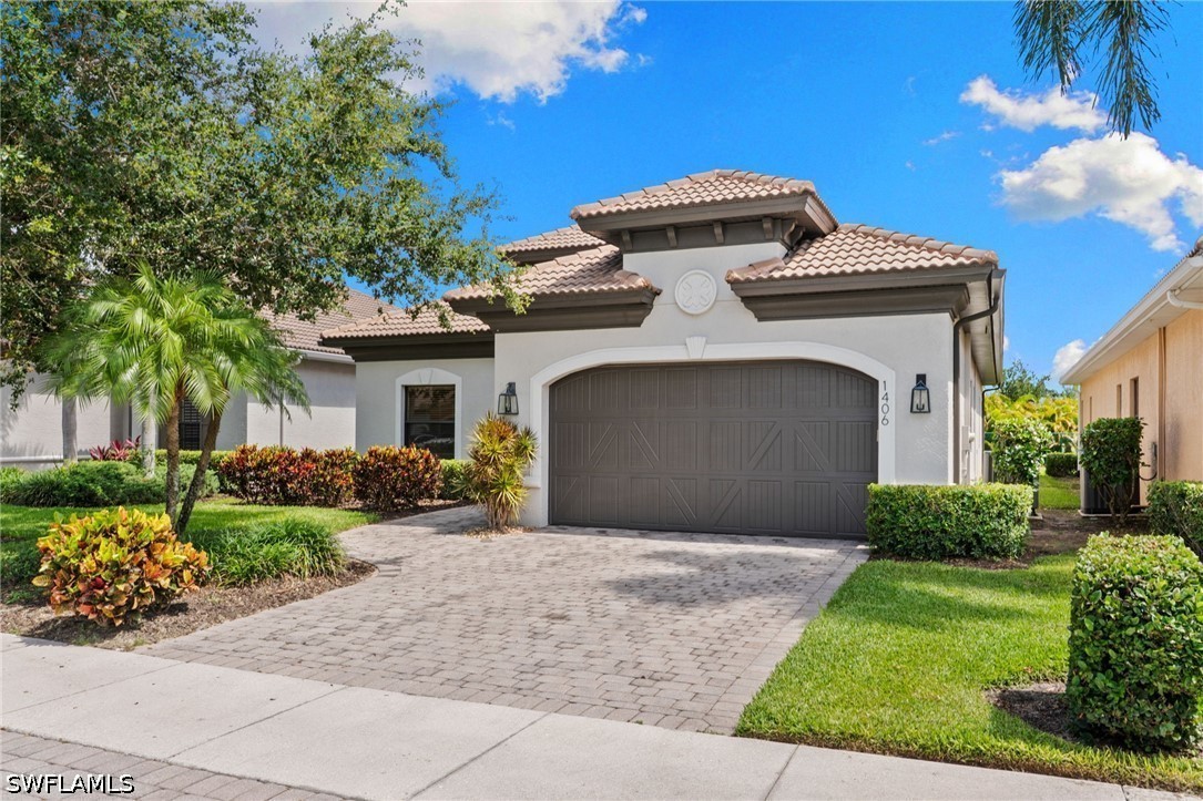3 Bed SingleFamilyResidence for Sale in Naples, photo 2