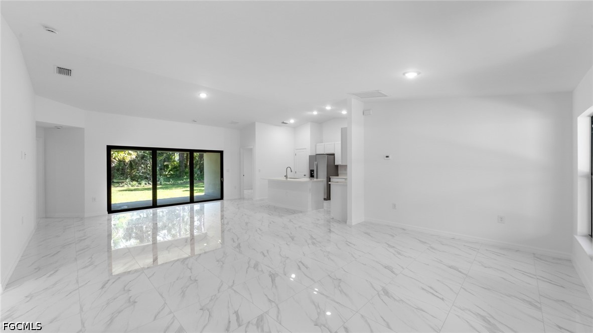 4 Bed SingleFamilyResidence for Sale in Lehigh Acres, photo 2