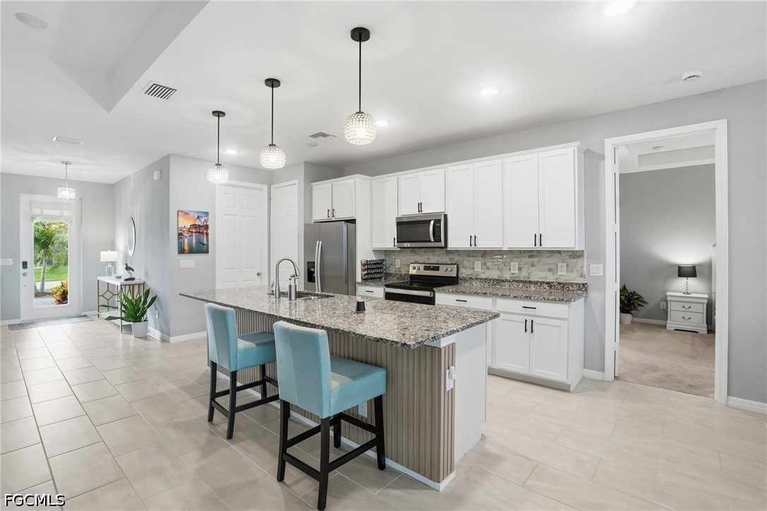 3 Bed Pool Home for Sale in Cape Coral, photo 2