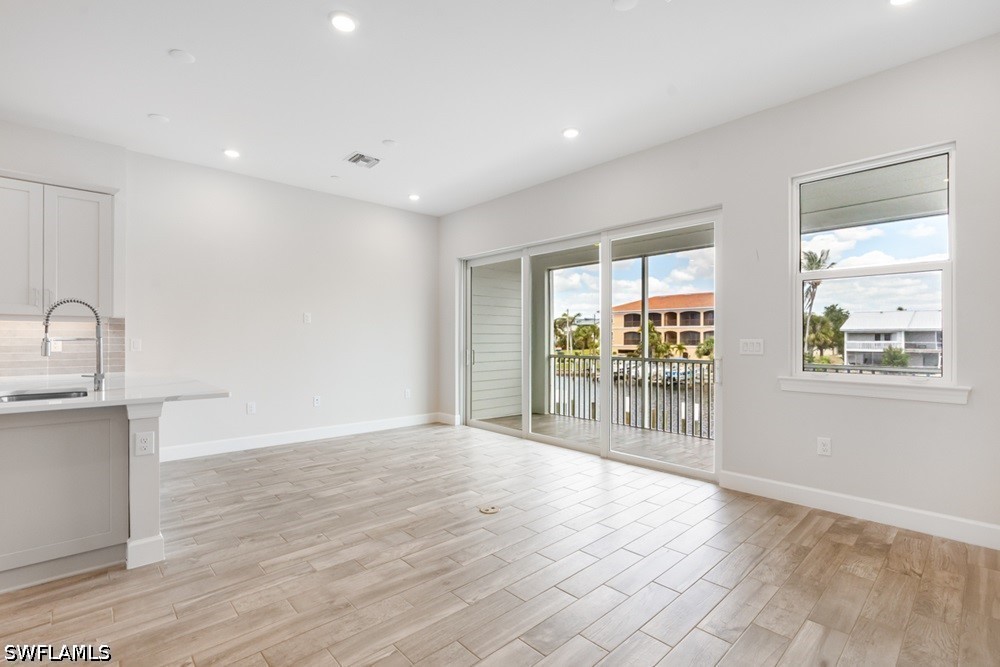 4 Bed Waterfront Home for Sale in Seahaven, photo 2