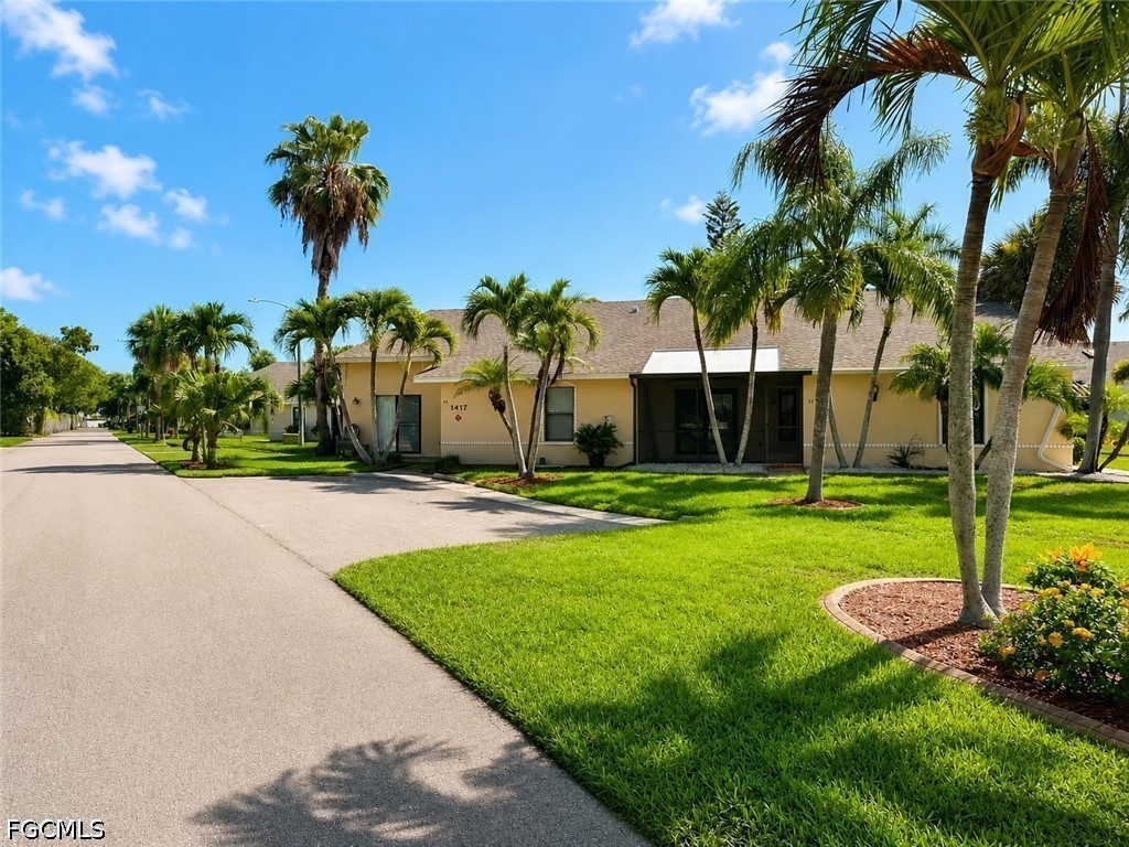 2 Bed Pool Home for Sale in Cape Coral, photo 2