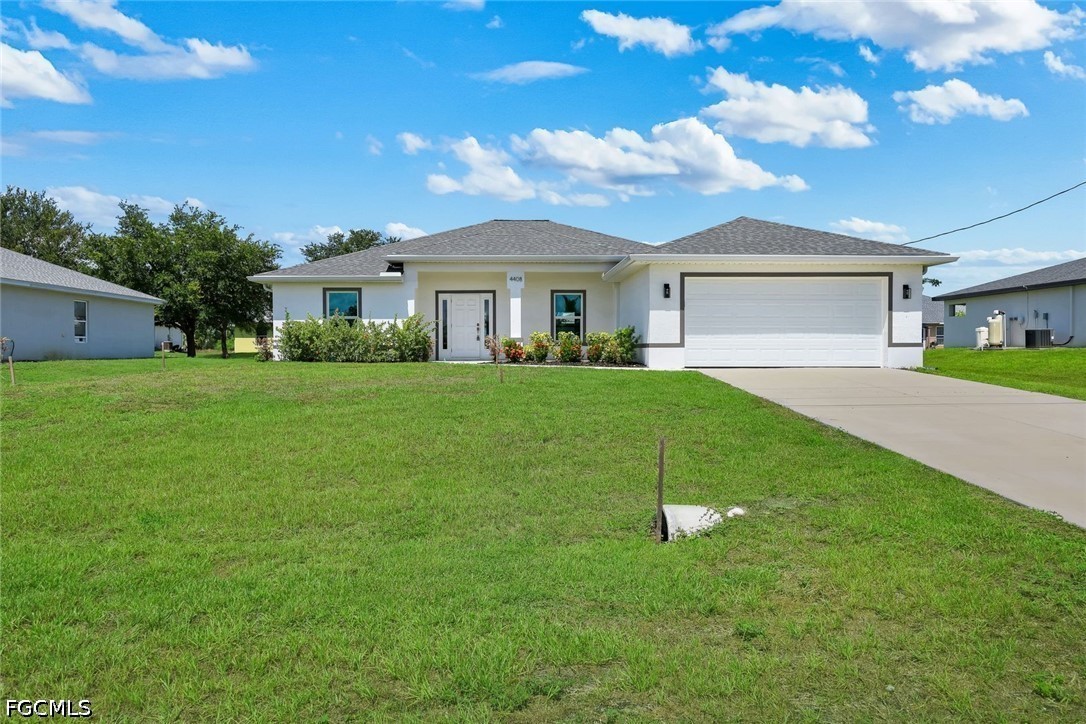 4 Bed SingleFamilyResidence for Sale in Cape Coral, photo 2
