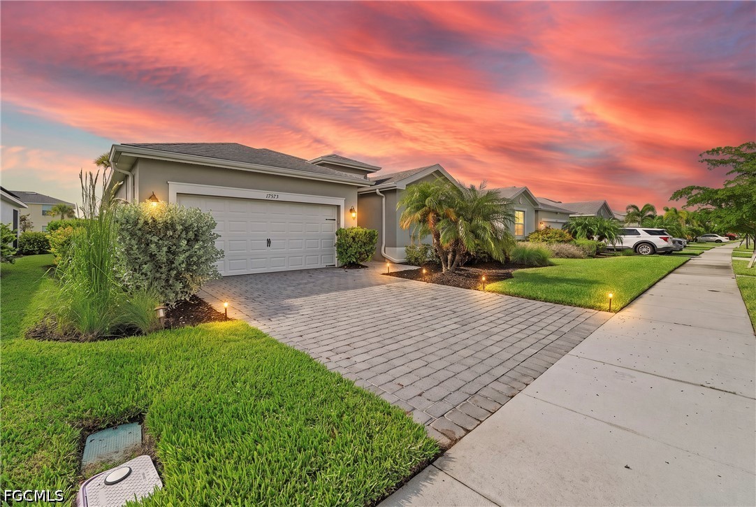 3 Bed SingleFamilyResidence for Sale in Trails Edge, FL — photo 2