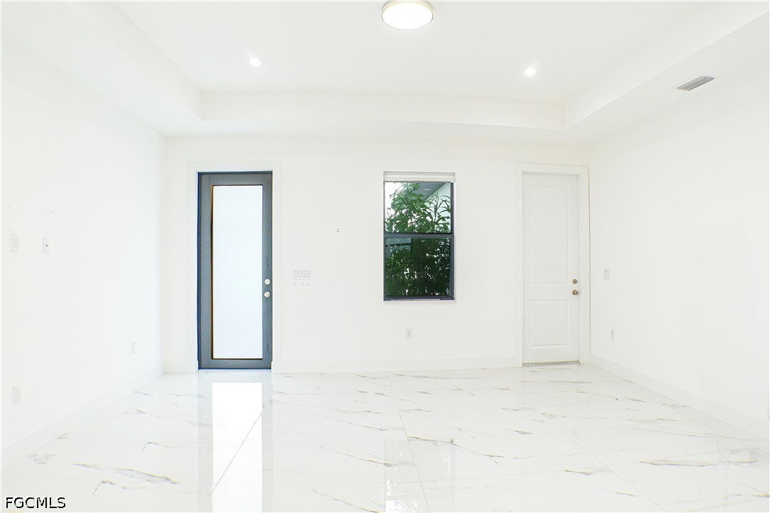 3 Bed SingleFamilyResidence for Sale in Naples, photo 2