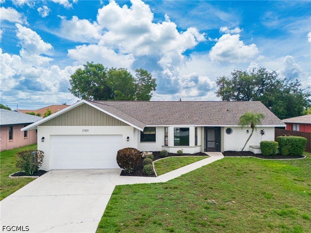 3 Bed SingleFamilyResidence for Sale in Cape Coral, photo 2