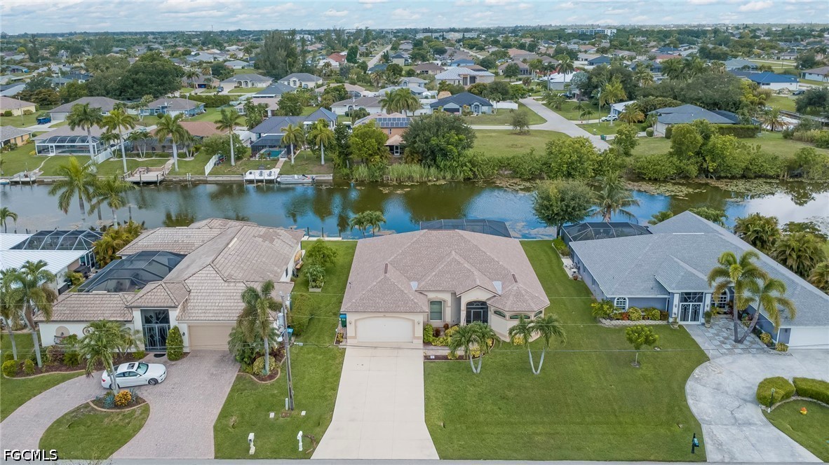 3 Bed Pool Home for Sale in Cape Coral, photo 2