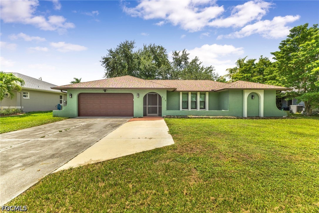 3 Bed SingleFamilyResidence for Sale in Cape Coral, photo 2