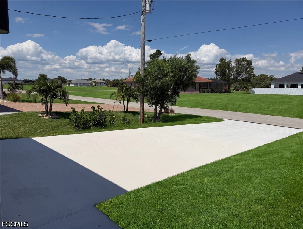 4 Bed SingleFamilyResidence for Sale in Cape Coral, photo 2