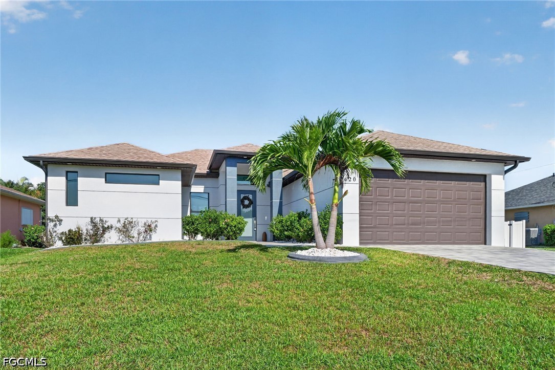 3 Bed Pool Home for Sale in Cape Coral, photo 2