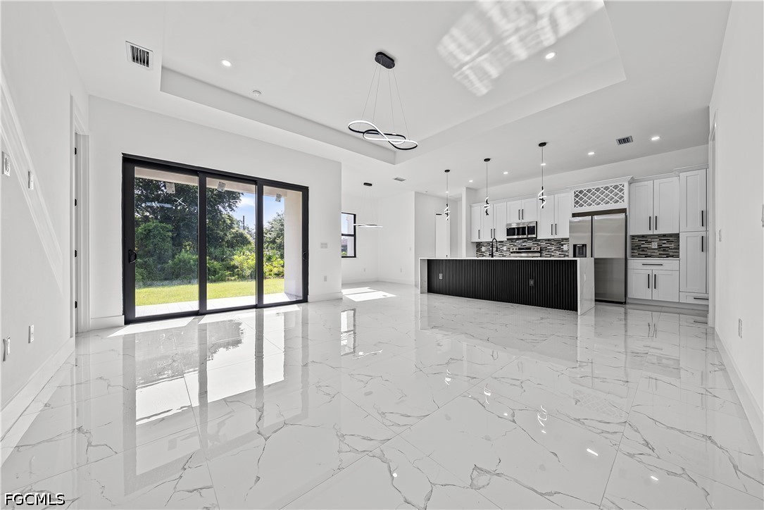 3 Bed SingleFamilyResidence for Sale in Lehigh Acres, photo 2