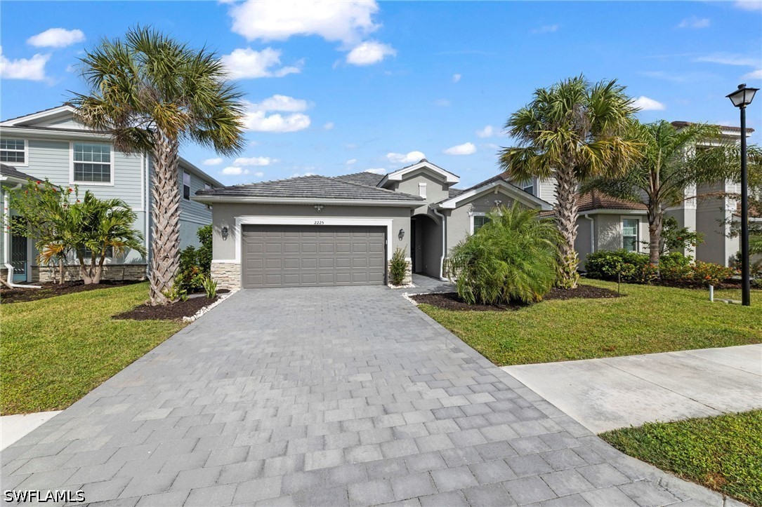 3 Bed Pool Home for Sale in Naples, photo 2