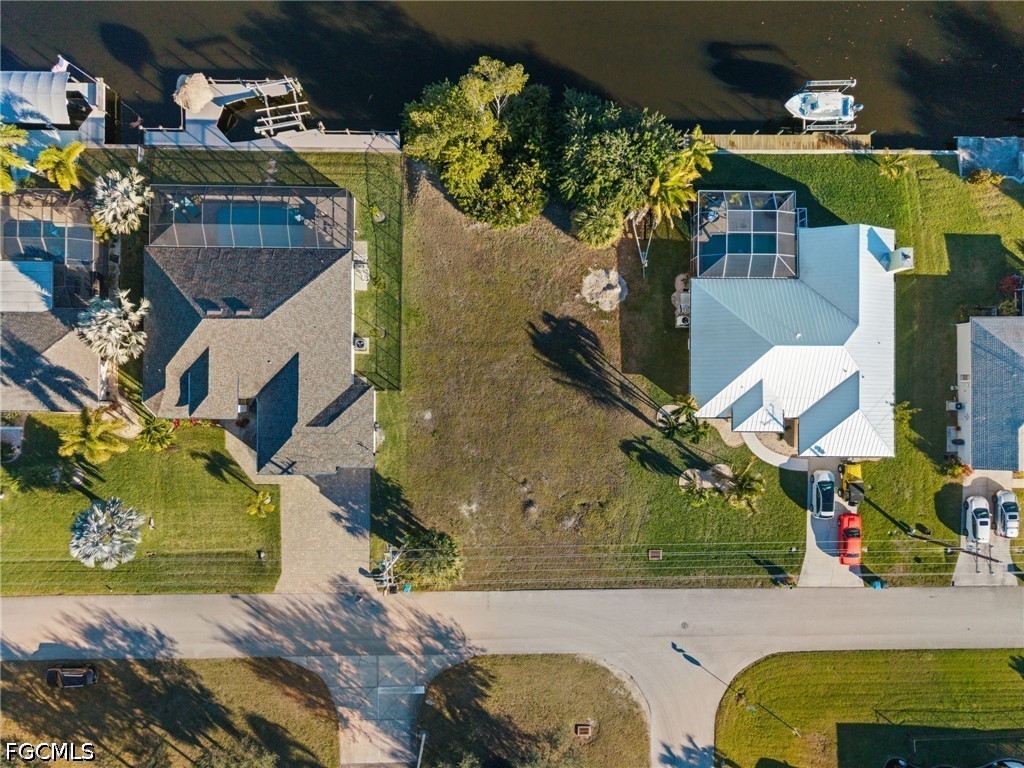Waterfront Home for Sale in Cape Coral, photo 2