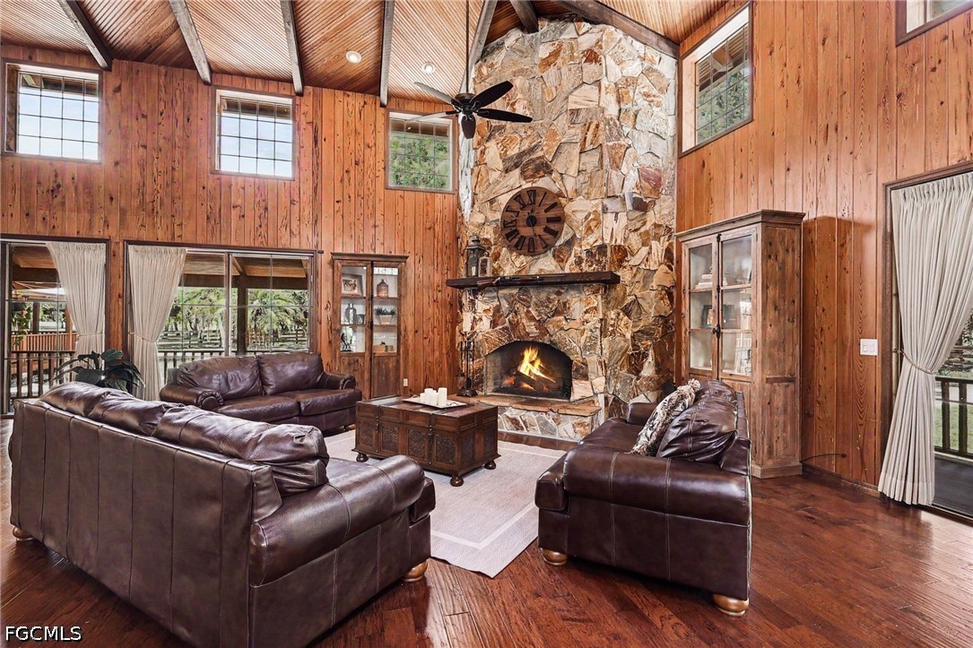 4 Bed Pool Home for Sale in Acreage, photo 2