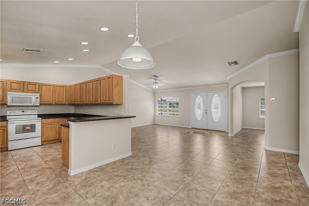 3 Bed SingleFamilyResidence for Sale in Mirror Lakes, FL — photo 2